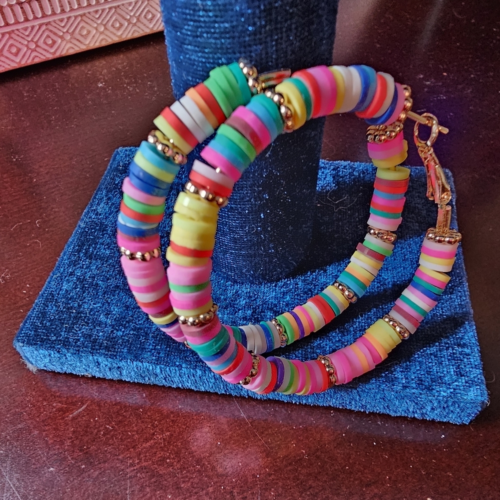 Colorful Multicolored Heishi Beaded Hoop Earrings NWOT - Picture 6 of 6